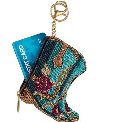 Kickin'Around Coin PurseSoft pink beaded coin bag with glittering gold crown zipper closure easy open trigger hook key ring and credit card fitting compact design. सोने के मुकुट के साथ हल्के गुलाबी मोती बैग को बंद करना आसान है। ट्रिगर हुक कुंजी रिंग और क्रेडिट कार्ड फिट कॉम्पैक्ट डिजाइन